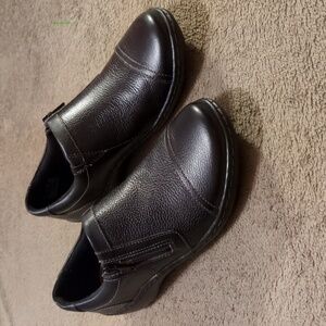 Clarks women's Black Leather Shoes size 6